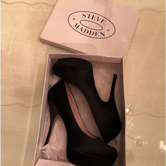 Steve Madden Shoes - Black satin platform heels